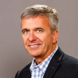 周一(3月10日)，现货黄金（XAU/USD）报价为2915.01美元，日内上涨0.10%。在亚洲时段，金价维持在2914美元附近波动。然而，自北京时间15:25起，金价从2915.39美元下跌，最低触及2896.73美元。随后，在北京时间17:00后，市场迅速反弹，金价不仅收复了所有跌幅，还上涨至接近日高2918.19美元。